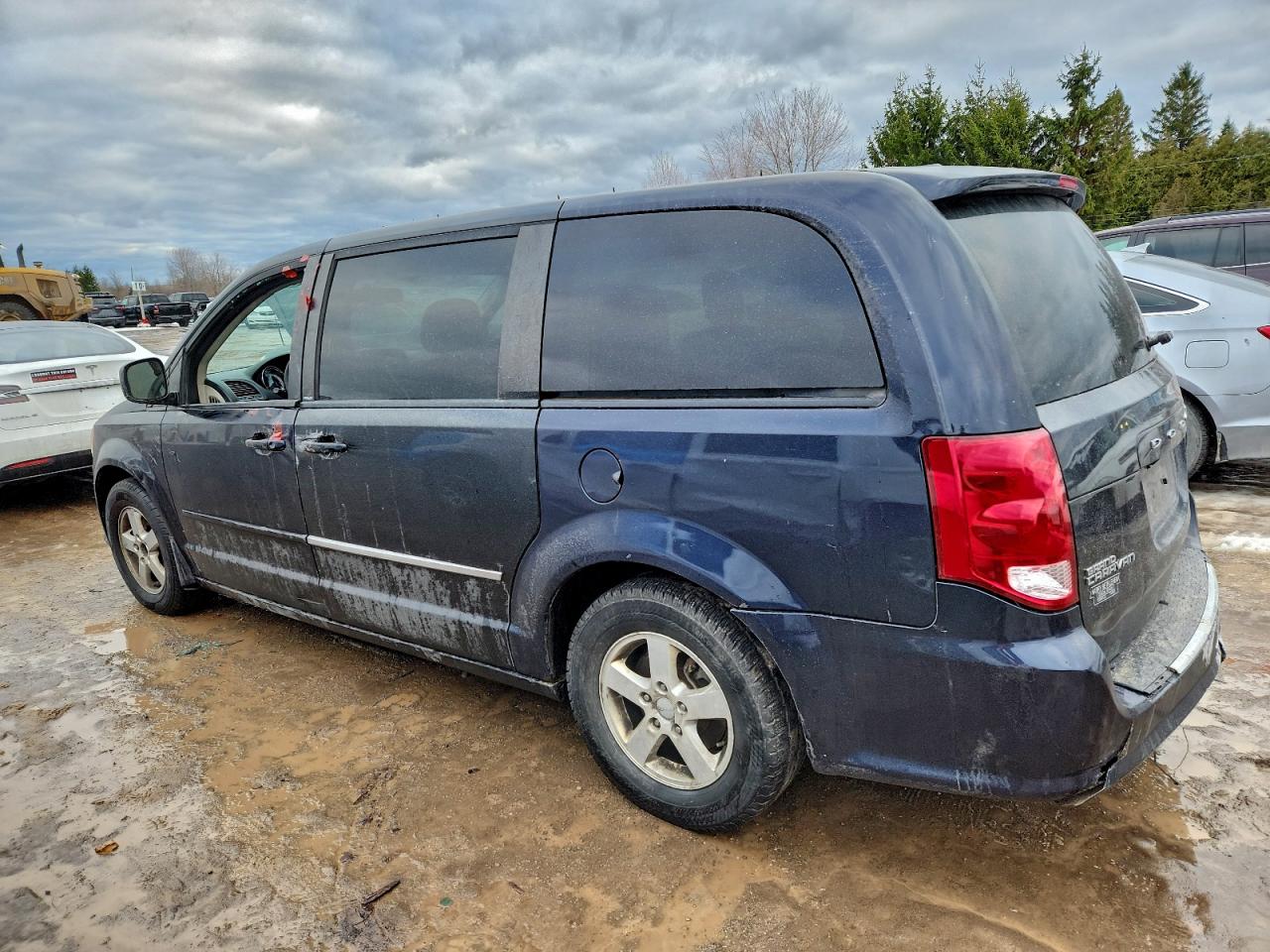 2011 DODGE GRAND CARAVAN EXPRESS photo 4
