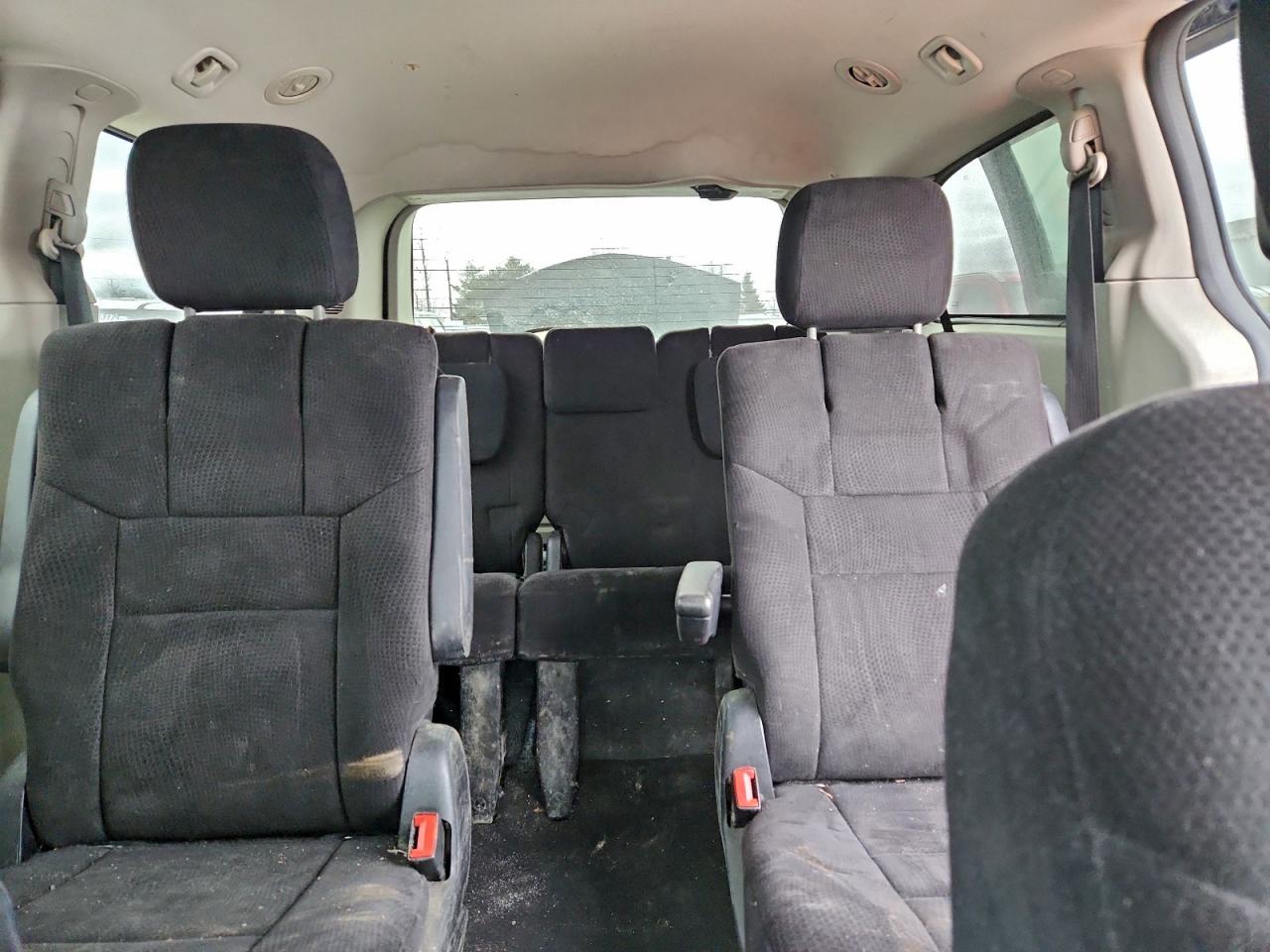 2011 DODGE GRAND CARAVAN EXPRESS photo 28