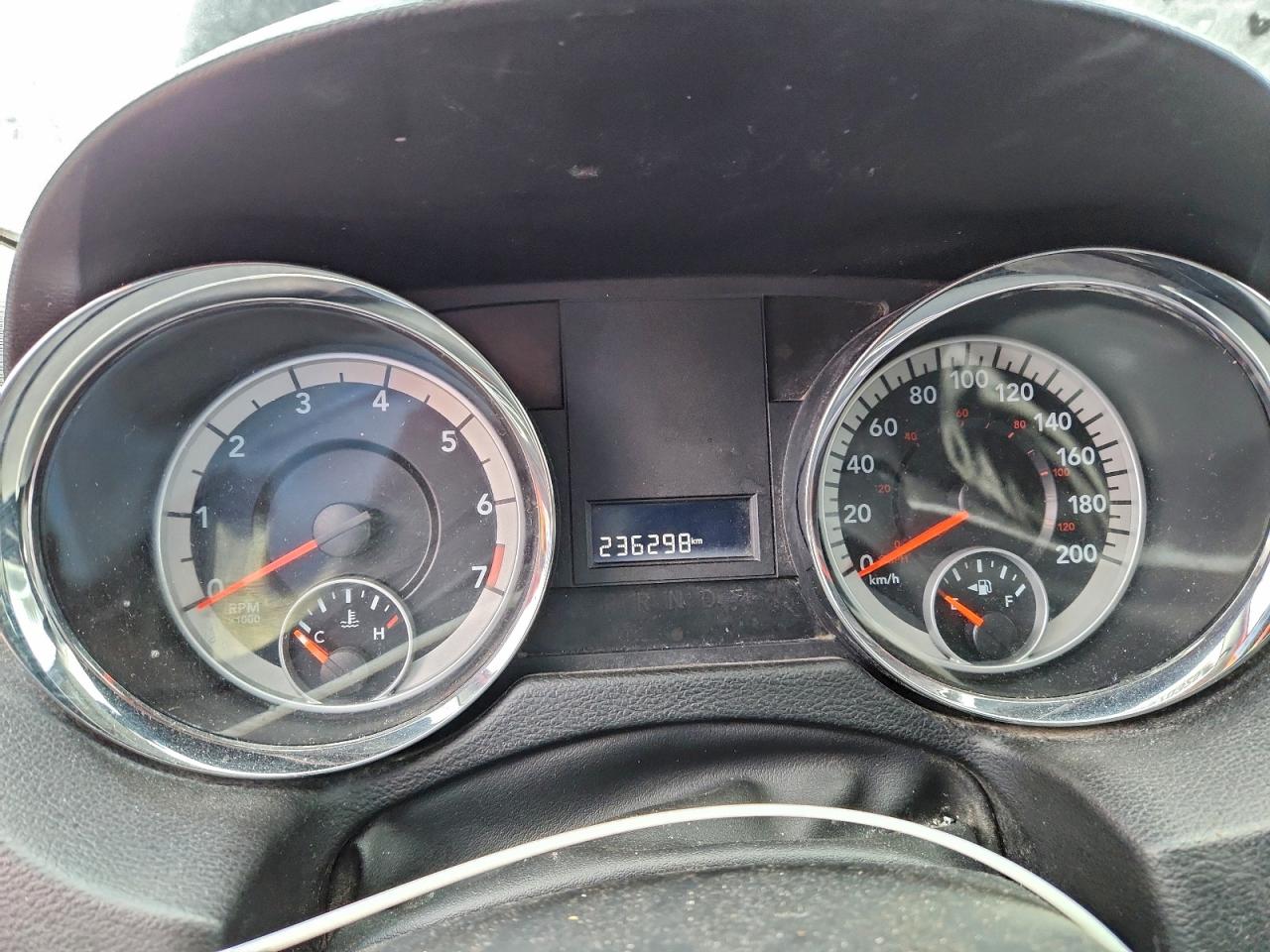 2011 DODGE GRAND CARAVAN EXPRESS photo 25
