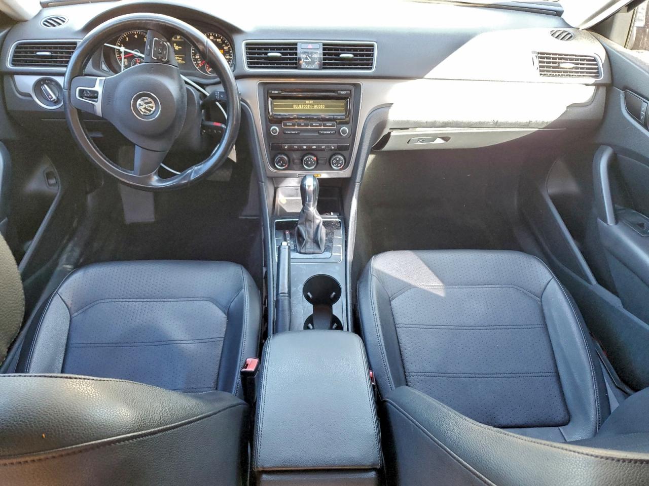 2015 VOLKSWAGEN PASSAT S photo 22
