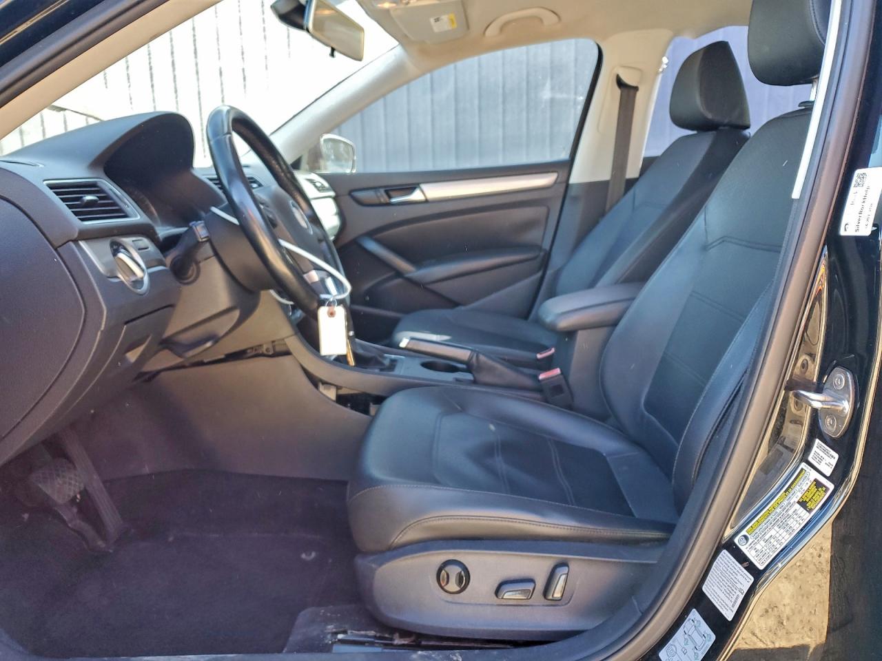 2015 VOLKSWAGEN PASSAT S photo 19