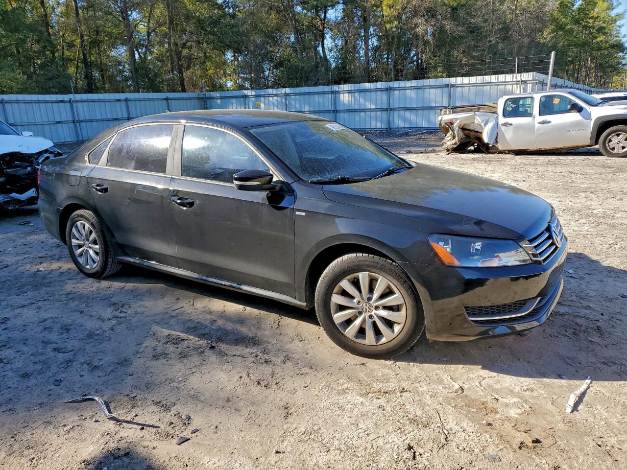 2015 VOLKSWAGEN PASSAT S photo 10