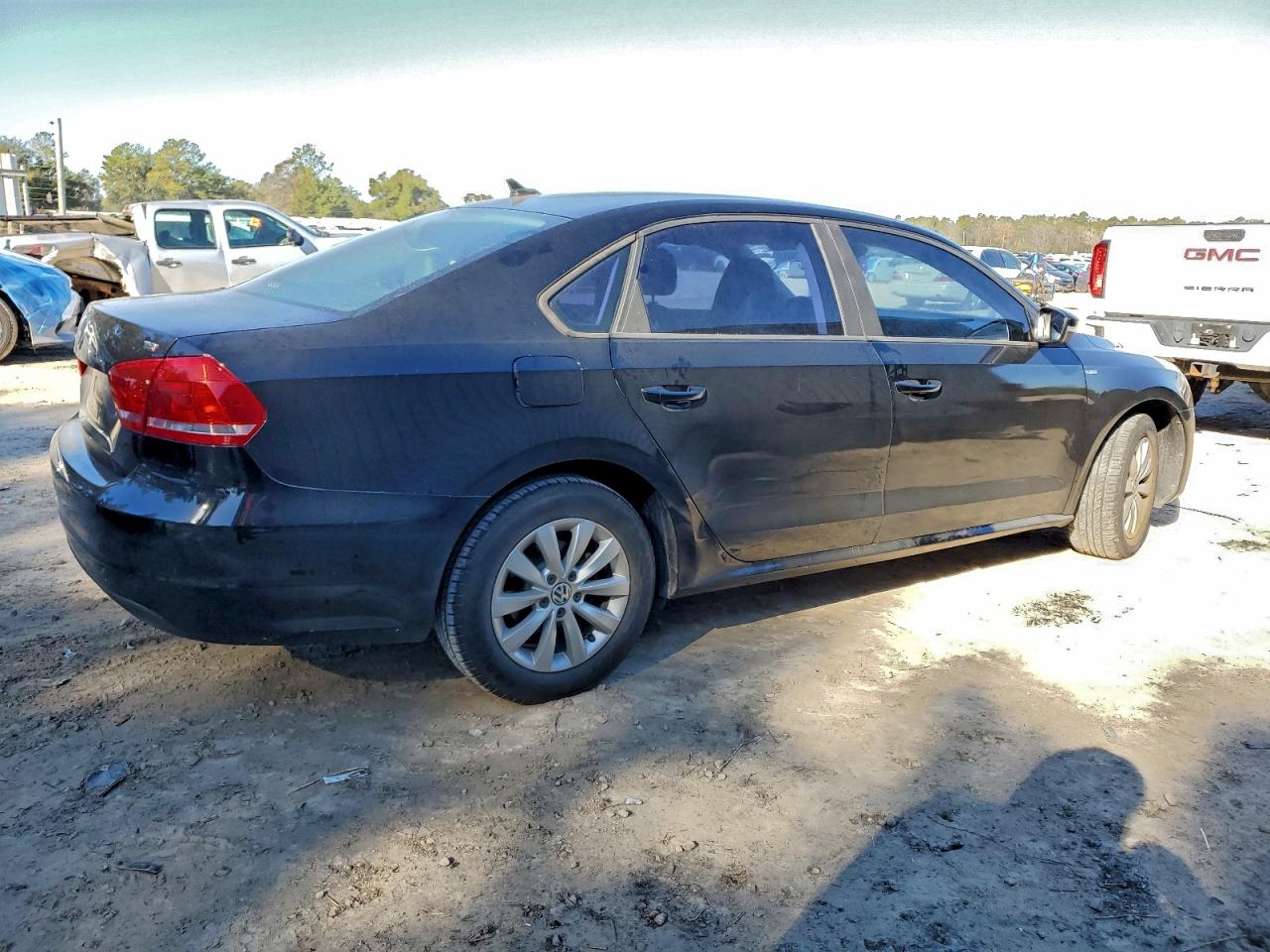 2015 VOLKSWAGEN PASSAT S photo 7
