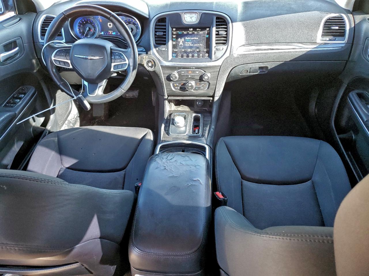 2018 CHRYSLER 300 TOURING photo 8