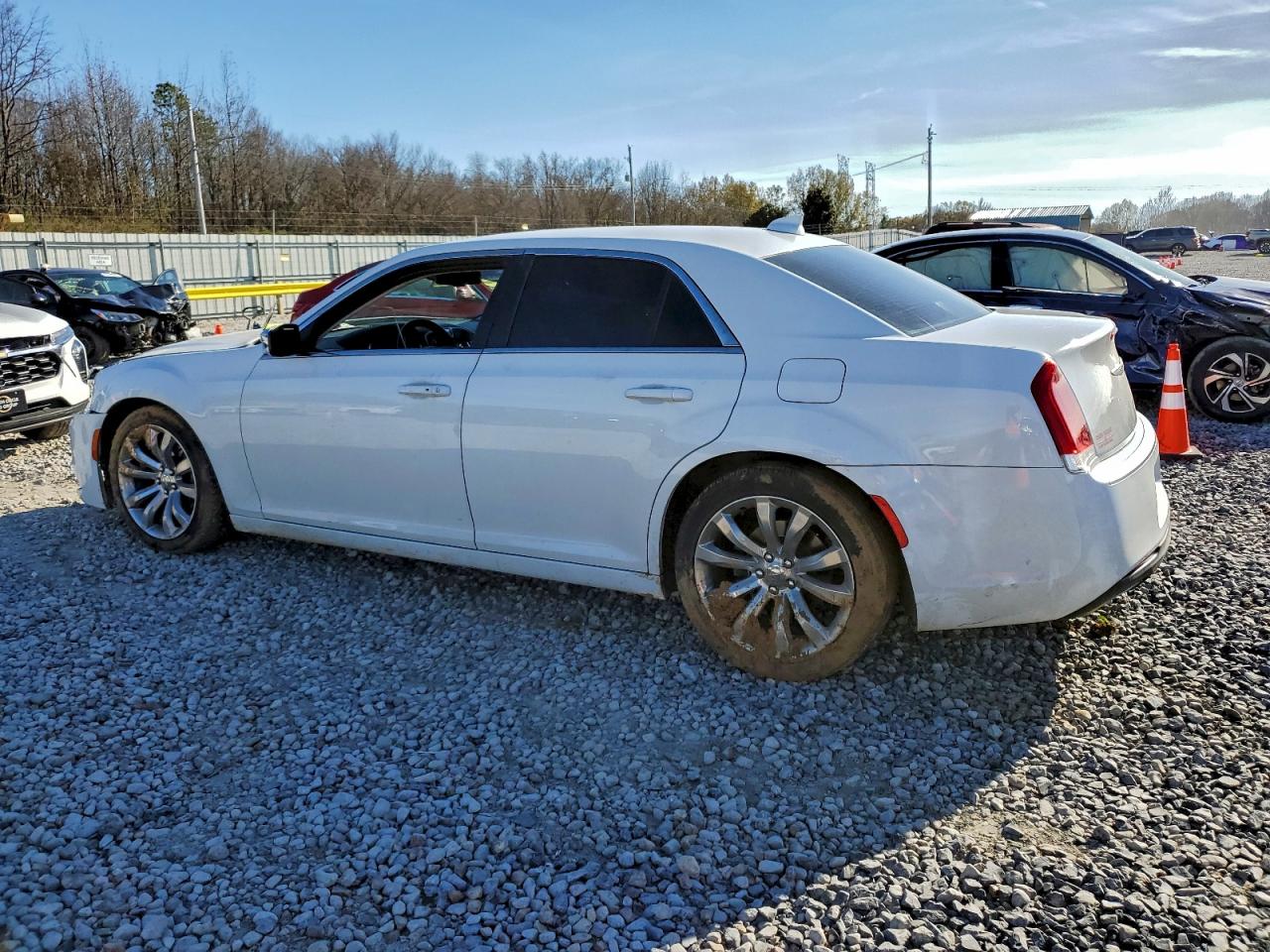 2018 CHRYSLER 300 TOURING photo 2