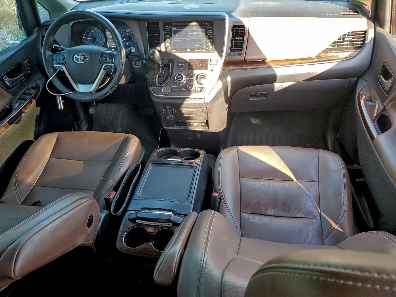 2020 TOYOTA SIENNA XLE photo 8