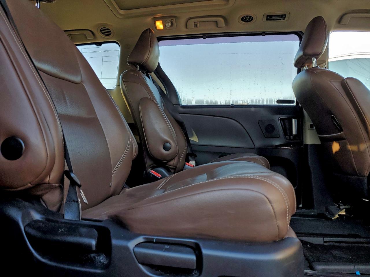 2020 TOYOTA SIENNA XLE photo 11