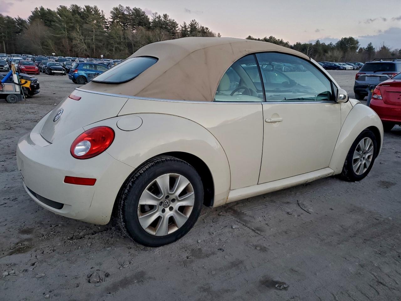 2009 VOLKSWAGEN NEW BEETLE S photo 3