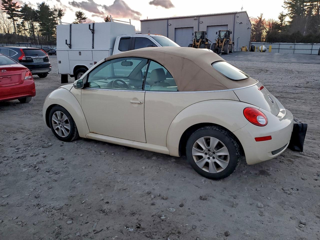 2009 VOLKSWAGEN NEW BEETLE S photo 2