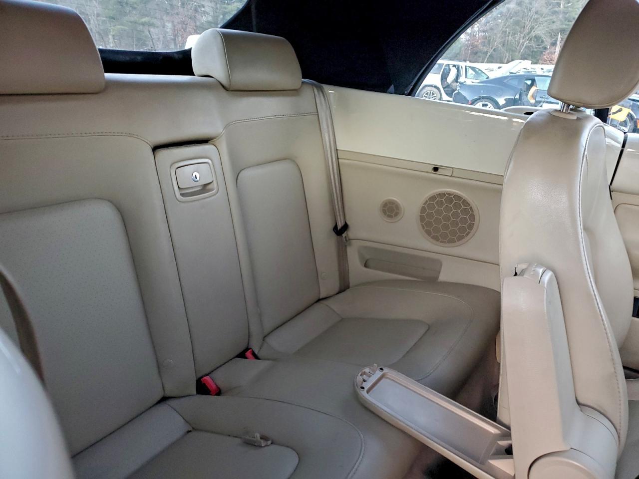 2009 VOLKSWAGEN NEW BEETLE S photo 10