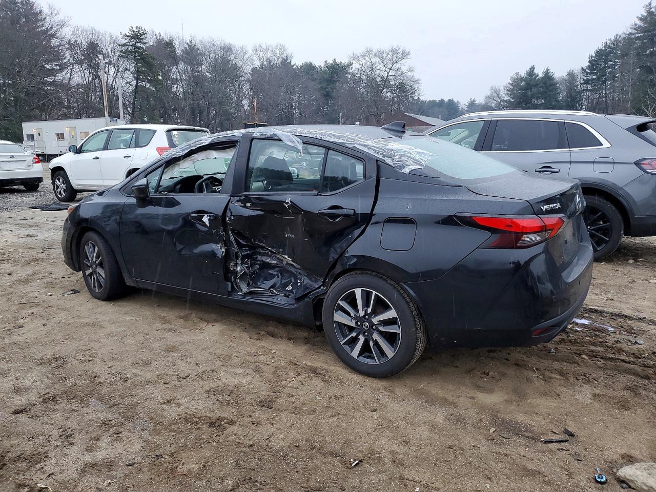 2020 NISSAN VERSA SV photo 3