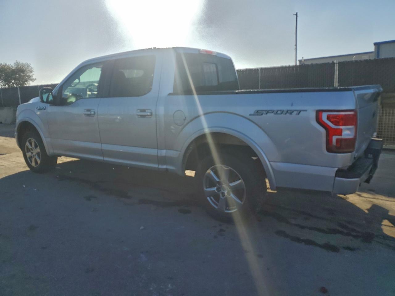 2019 FORD F150 SUPERCREW photo 2