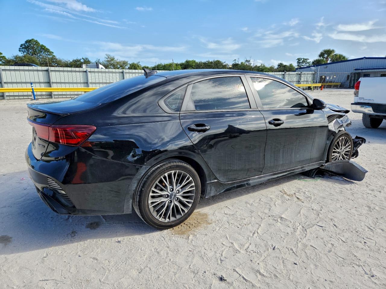 2023 KIA FORTE GT LINE photo 7
