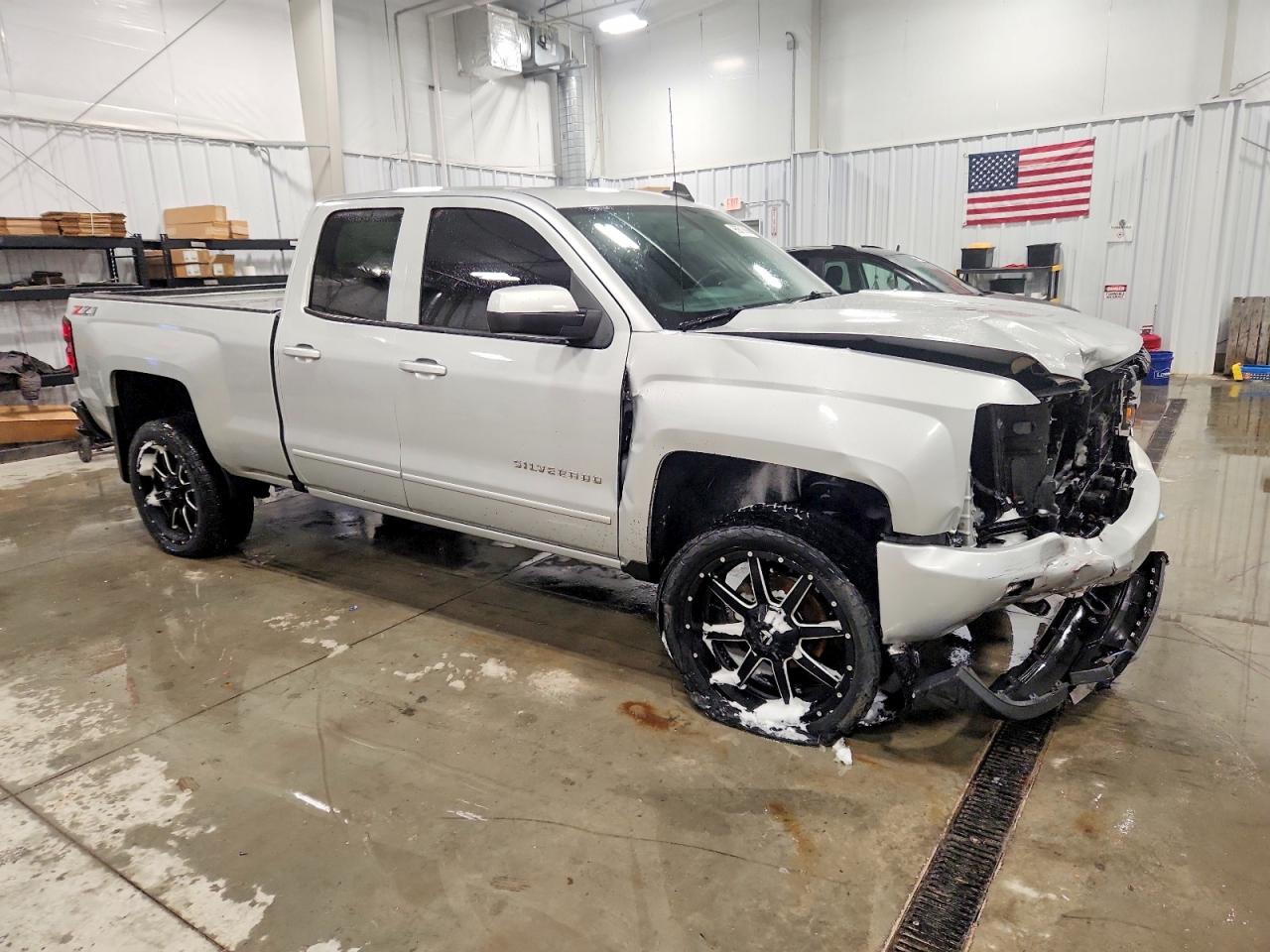 2018 CHEVROLET SILVERADO K1500 LT photo 4
