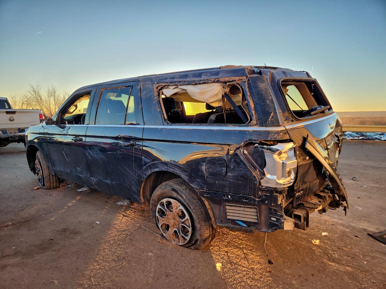 2024 FORD EXPEDITION MAX XLT photo 2