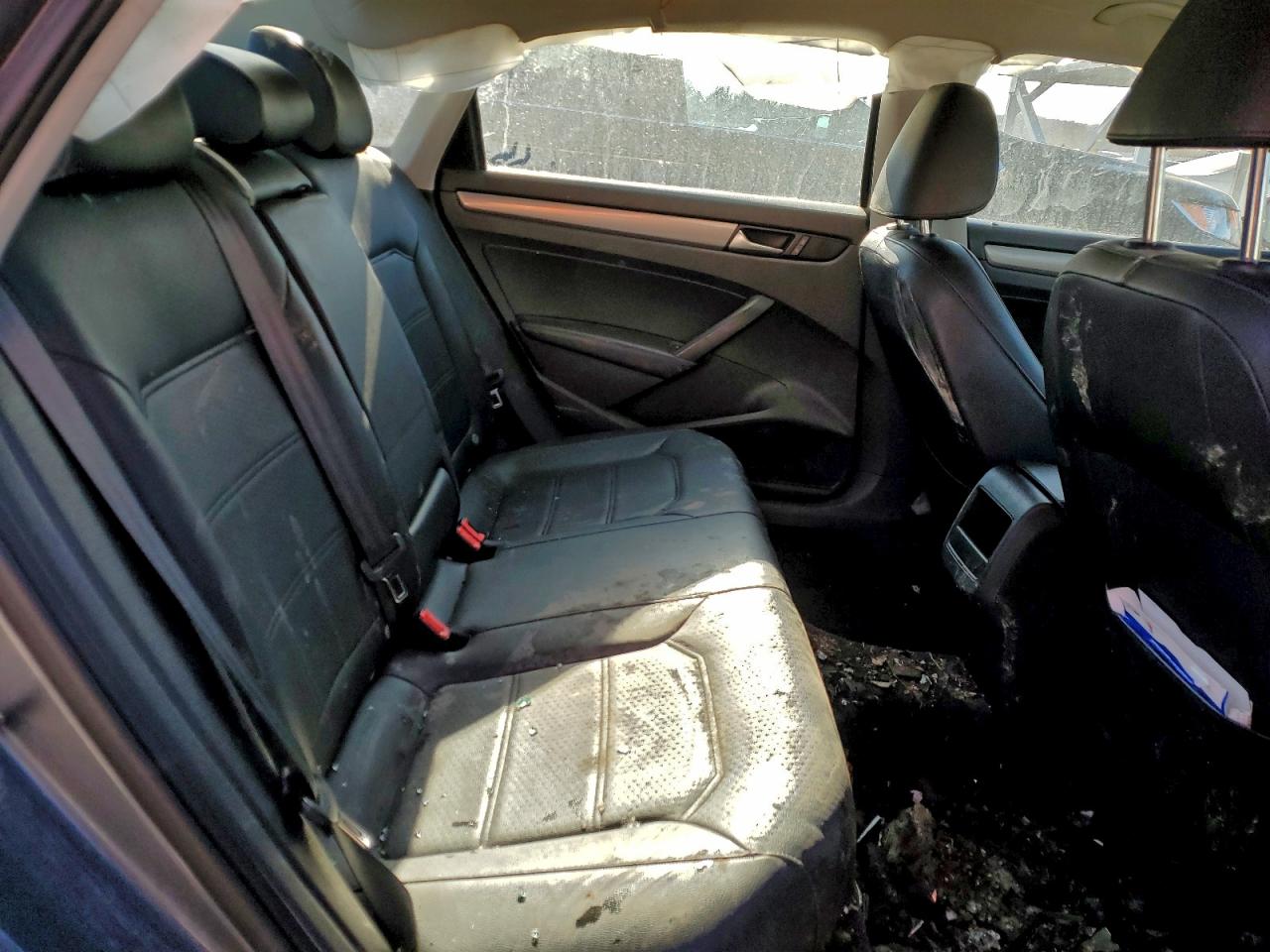 2015 VOLKSWAGEN PASSAT S photo 10