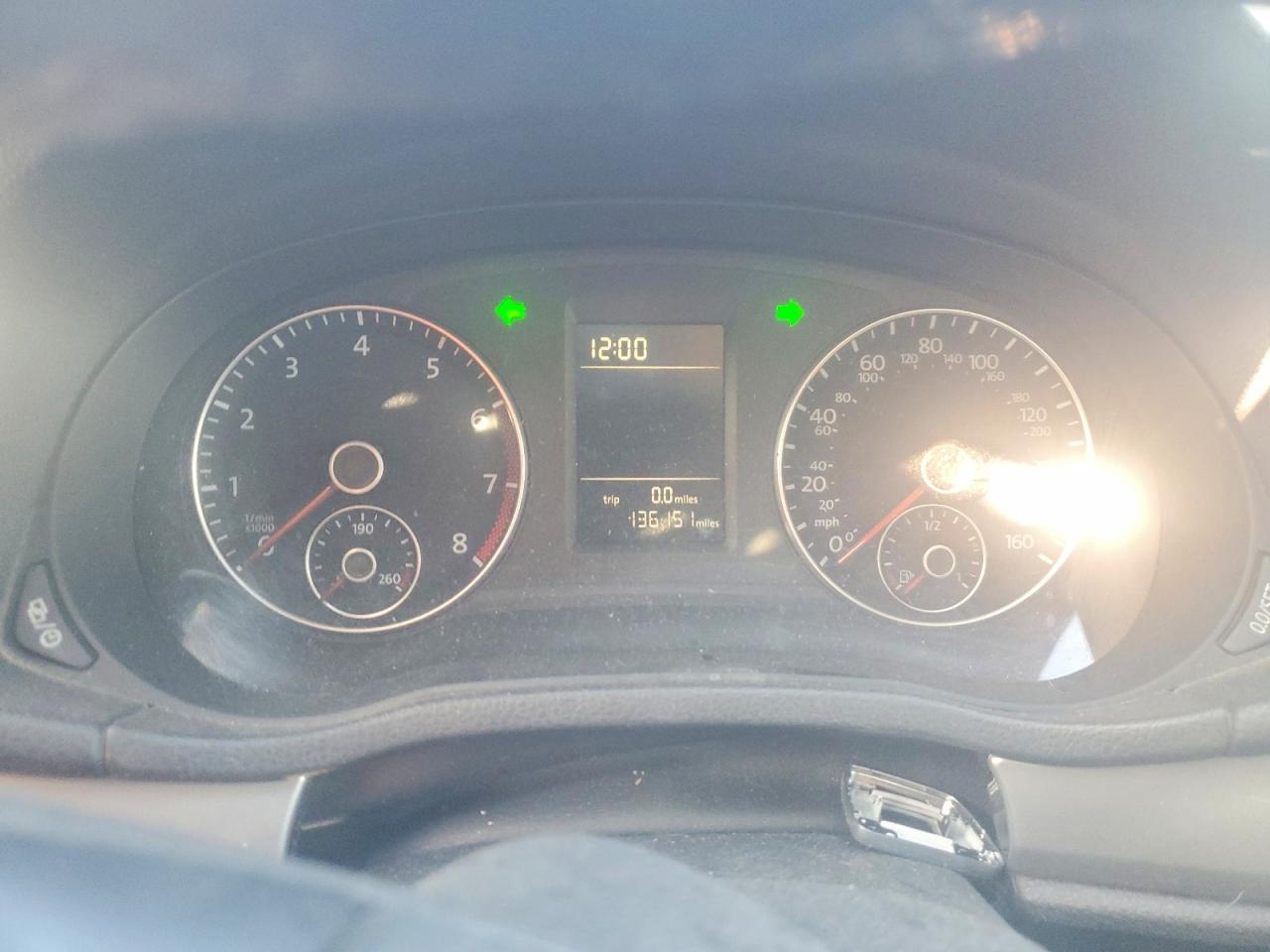 2015 VOLKSWAGEN PASSAT S photo 9