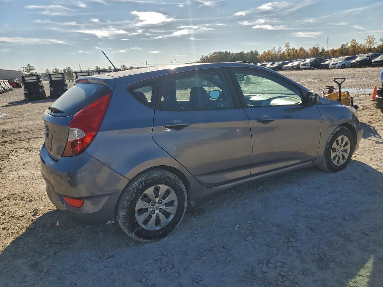 2017 HYUNDAI ACCENT SE photo 3
