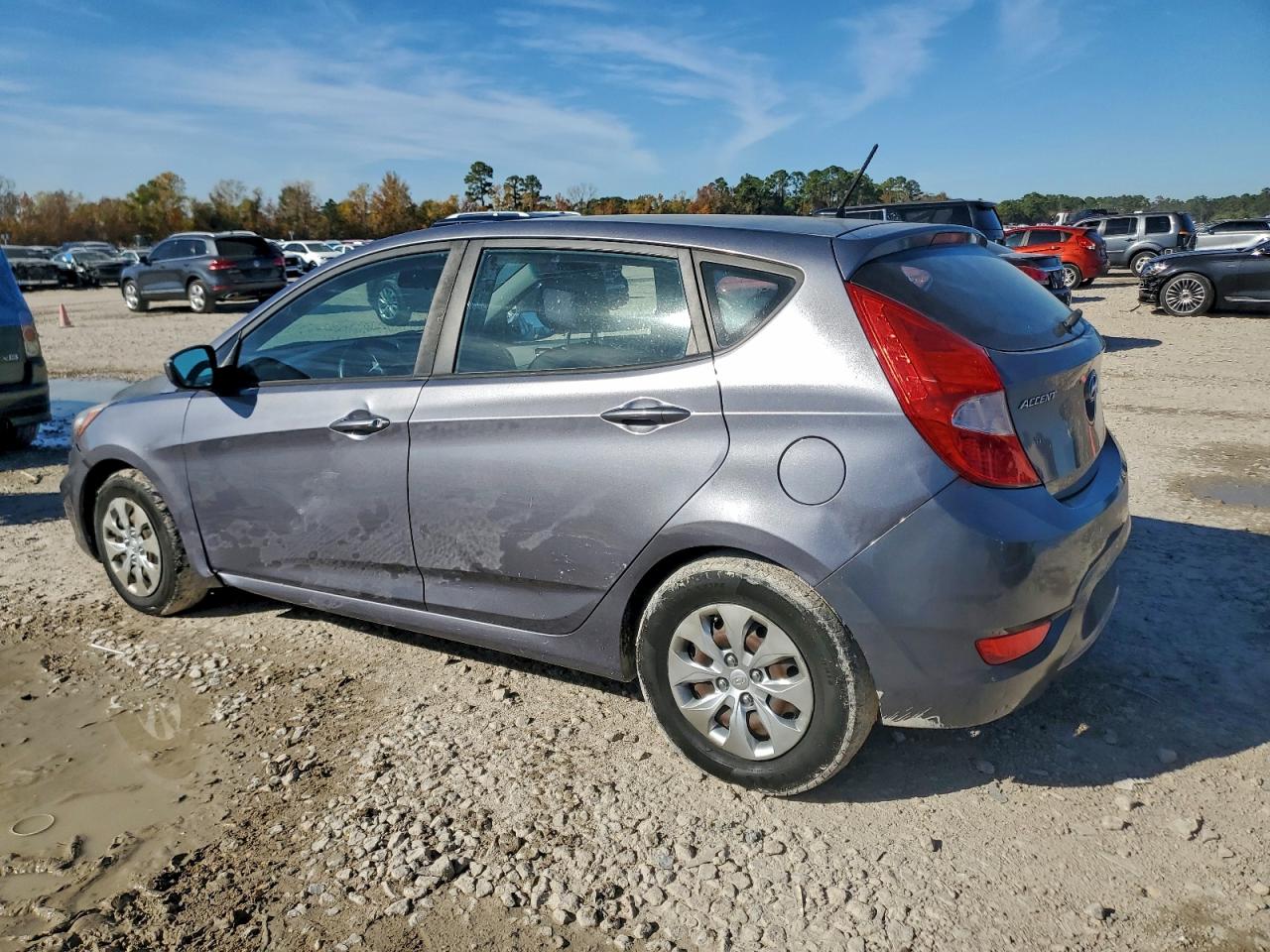 2017 HYUNDAI ACCENT SE photo 2