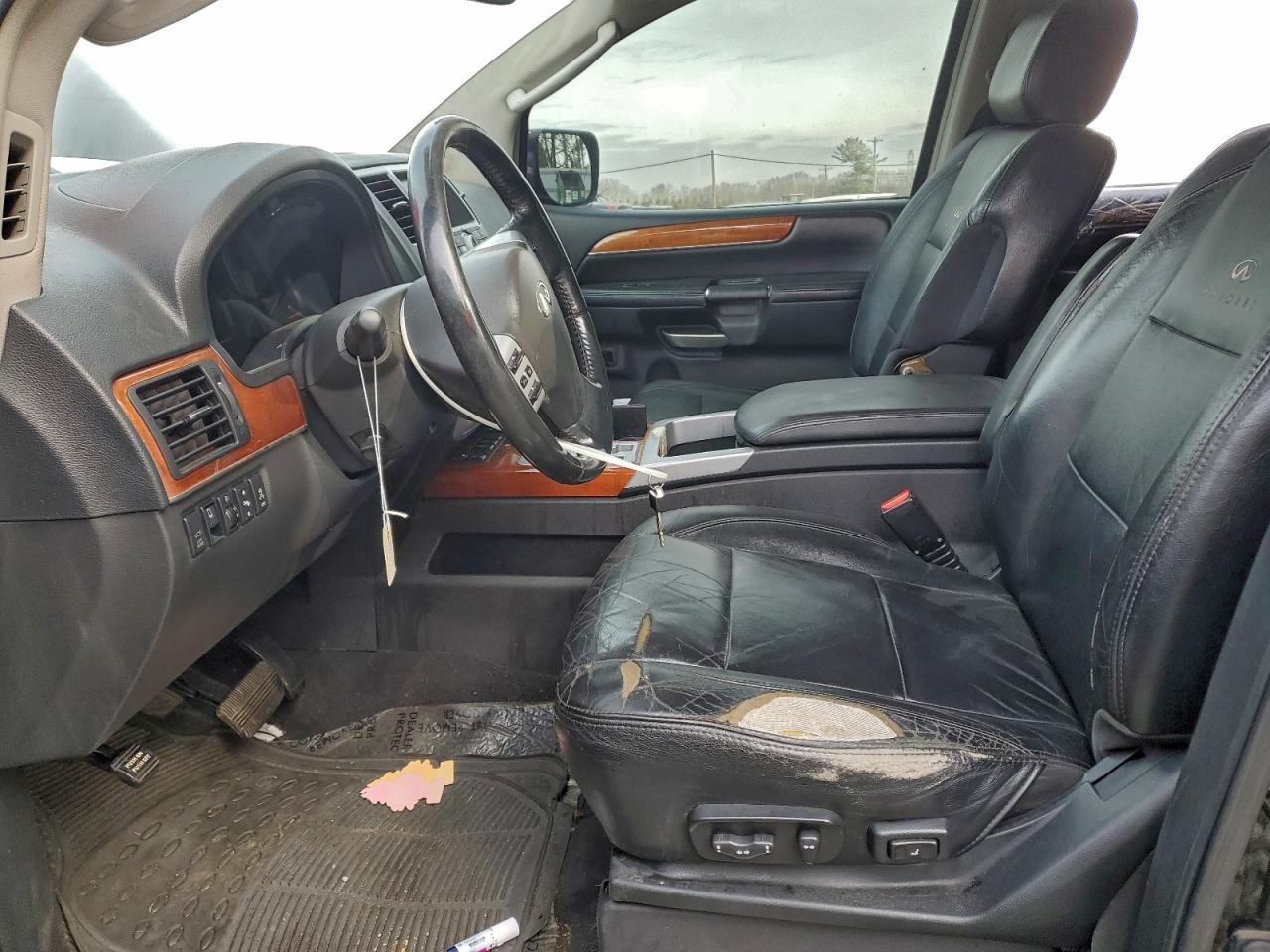 2010 INFINITI QX56 photo 19