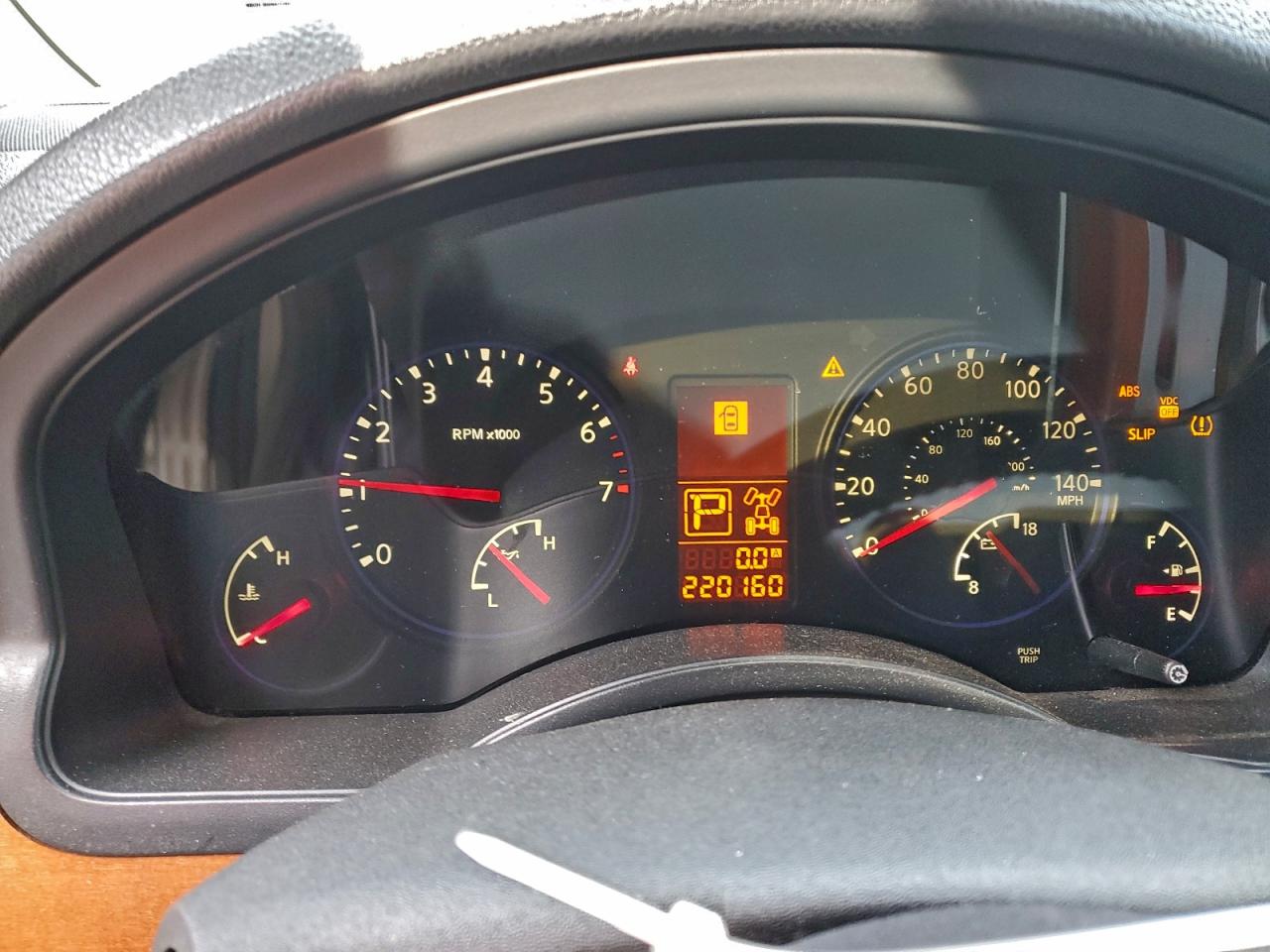 2010 INFINITI QX56 photo 25