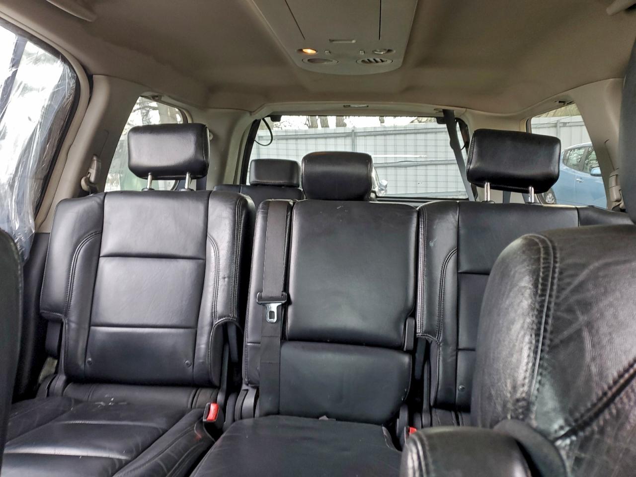 2010 INFINITI QX56 photo 28