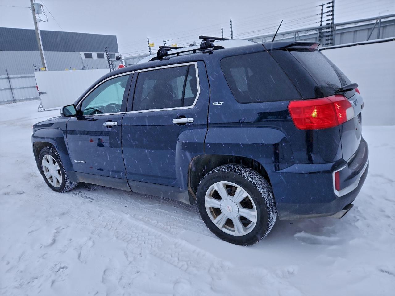 2017 GMC TERRAIN SLT photo 2