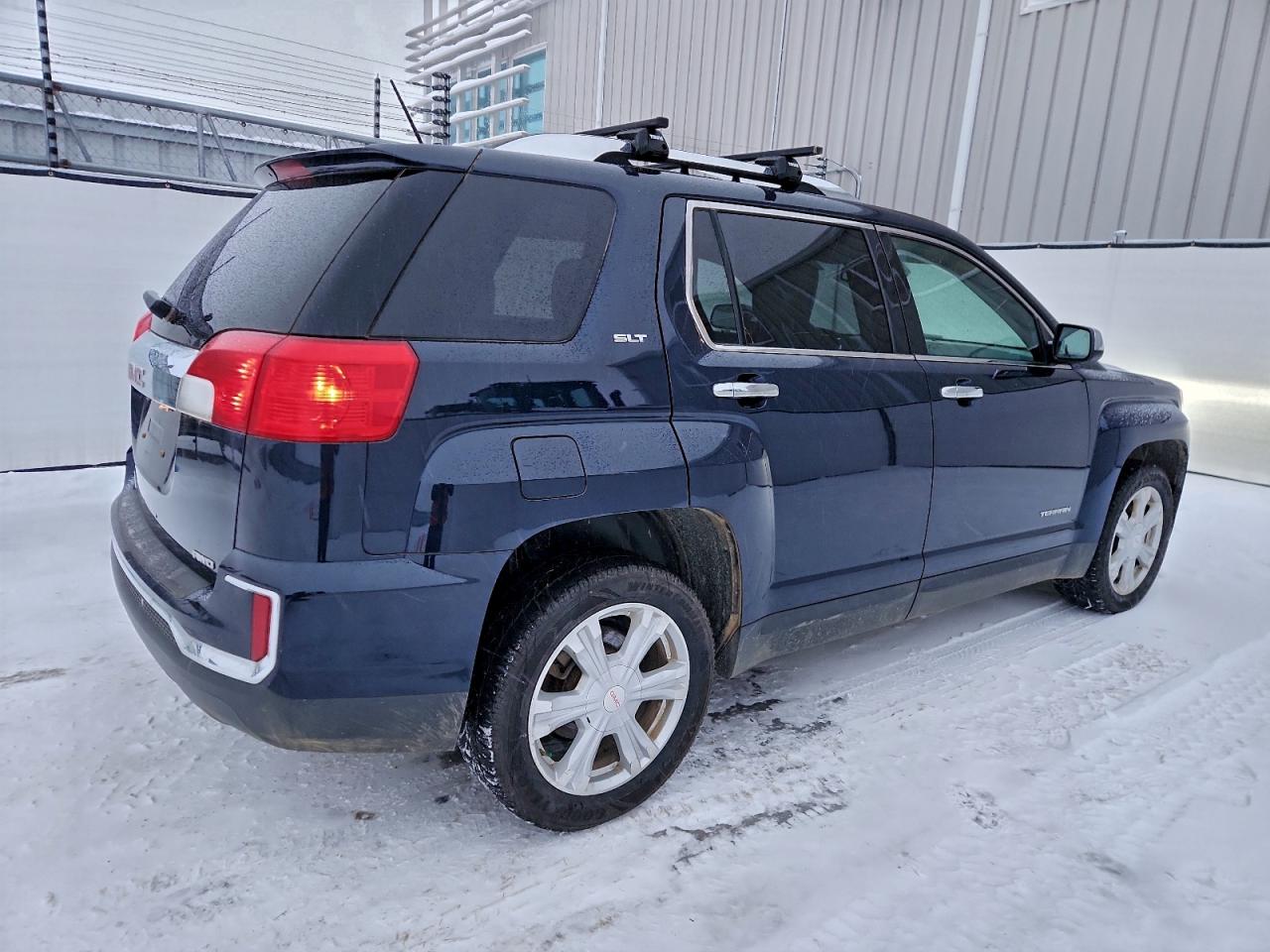 2017 GMC TERRAIN SLT photo 3