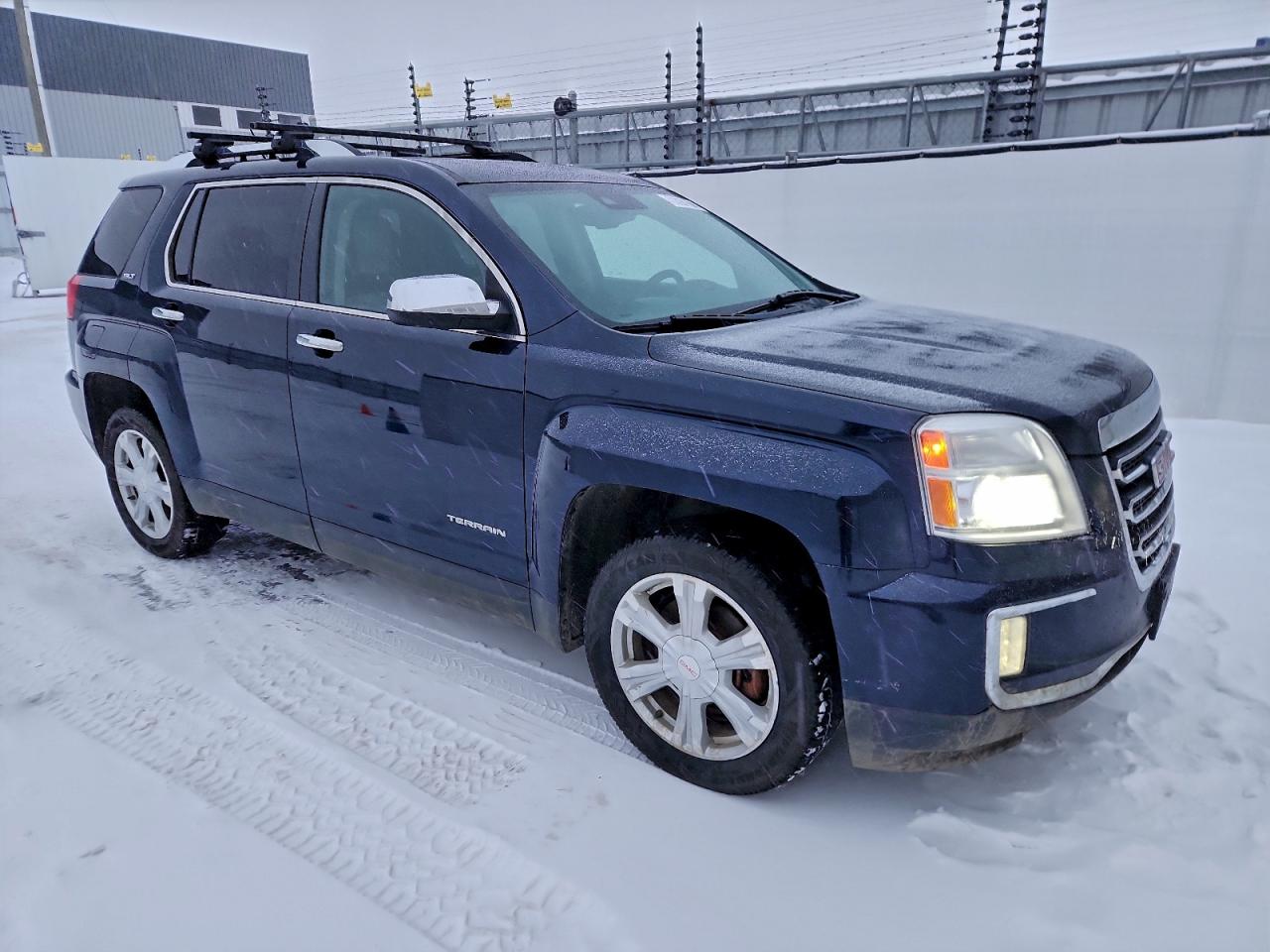 2017 GMC TERRAIN SLT photo 4