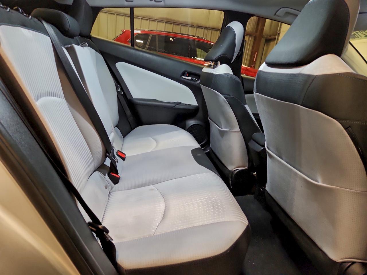 2016 TOYOTA PRIUS photo 19