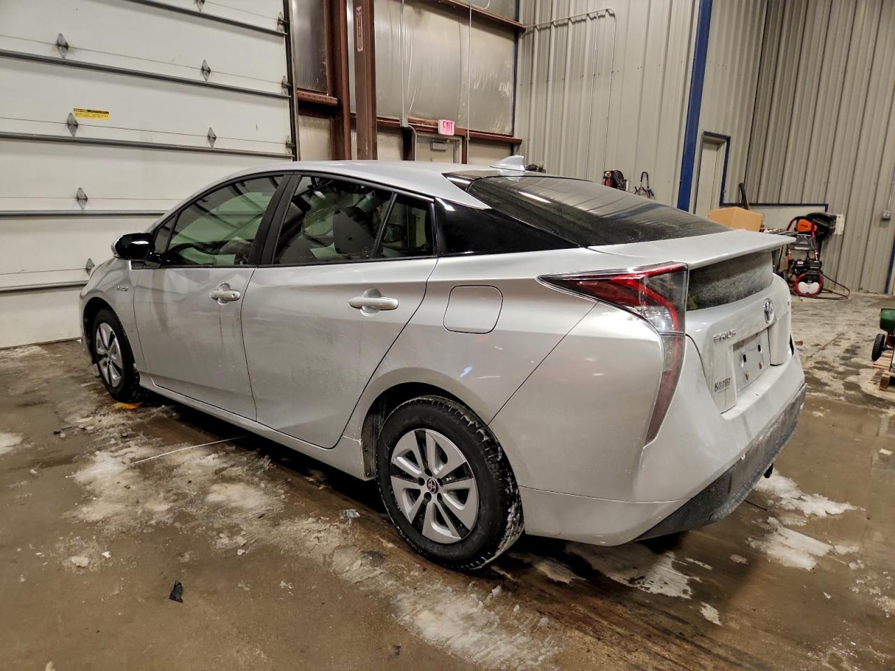 2016 TOYOTA PRIUS photo 3