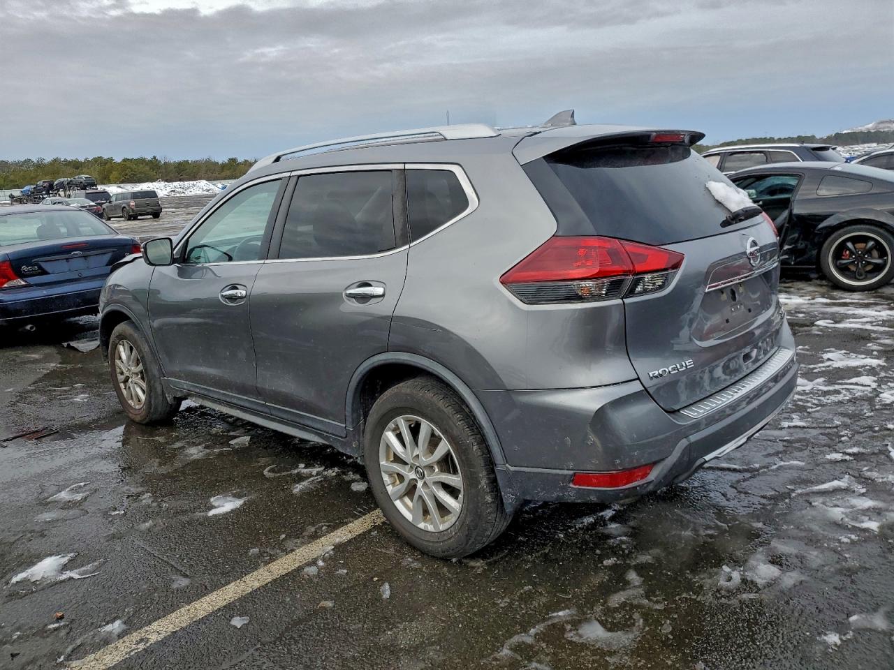 2018 NISSAN ROGUE S photo 2