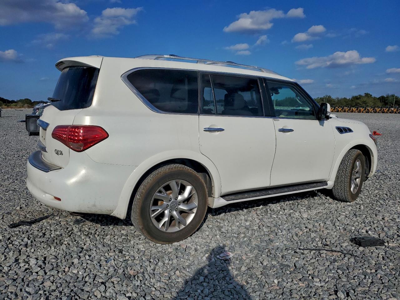 2012 INFINITI QX56 photo 5
