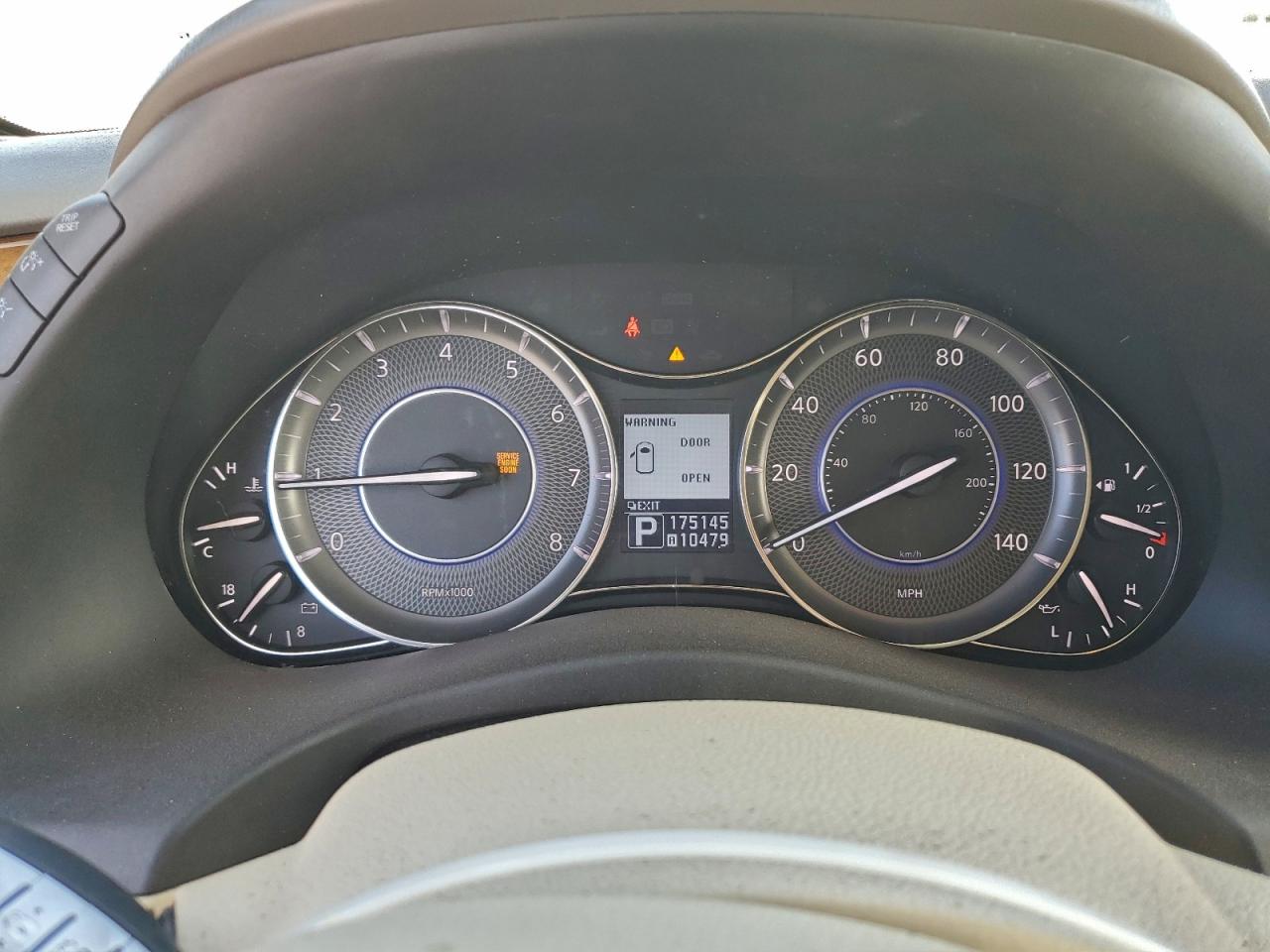 2012 INFINITI QX56 photo 17