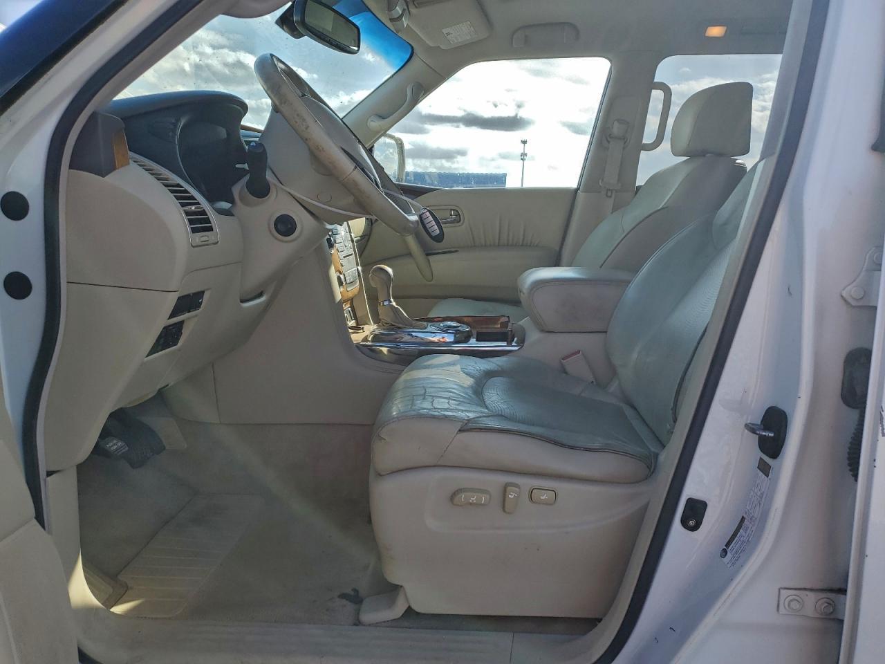 2012 INFINITI QX56 photo 13