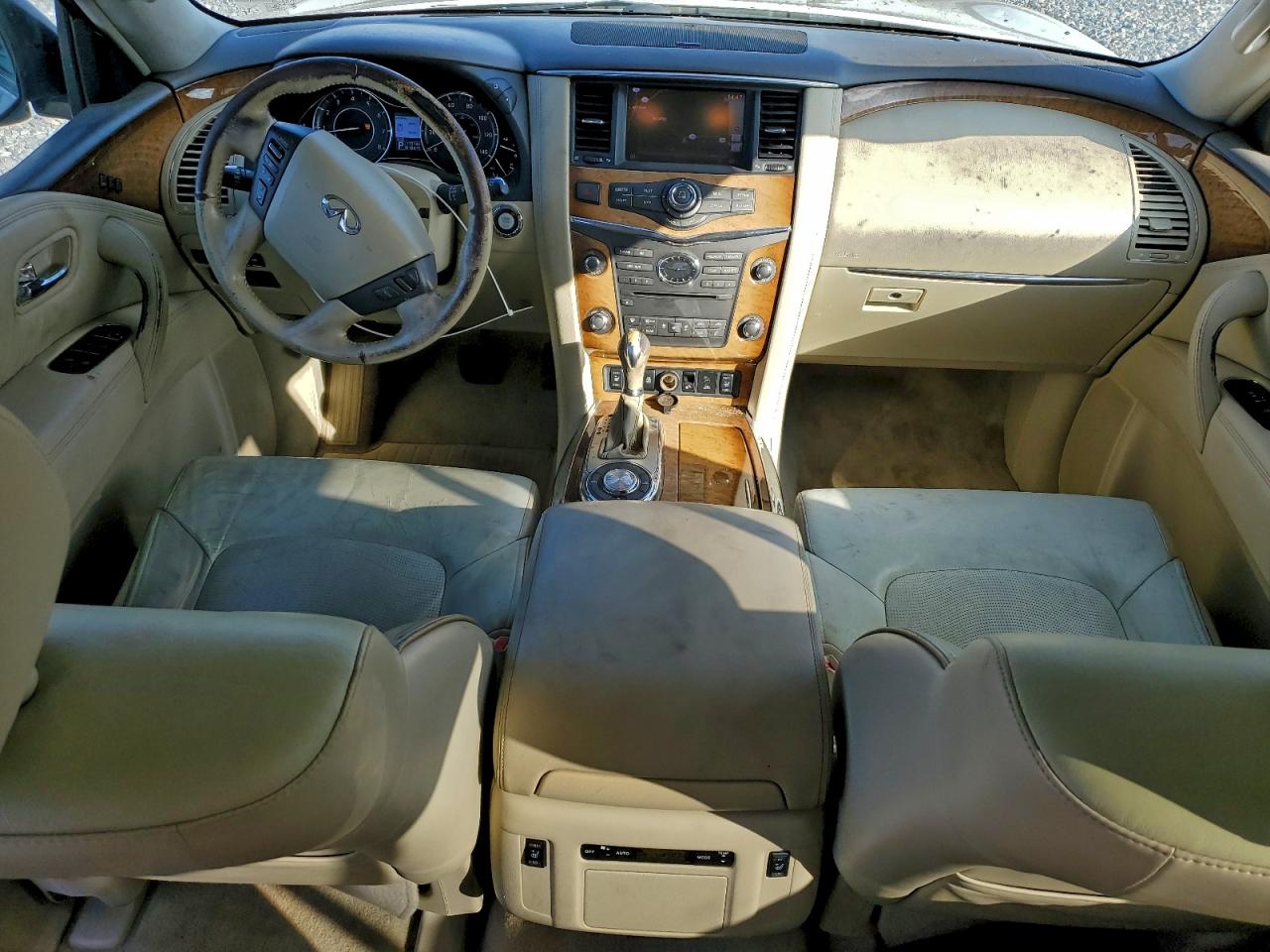 2012 INFINITI QX56 photo 15