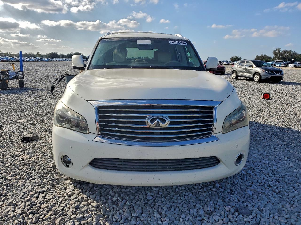 2012 INFINITI QX56 photo 9