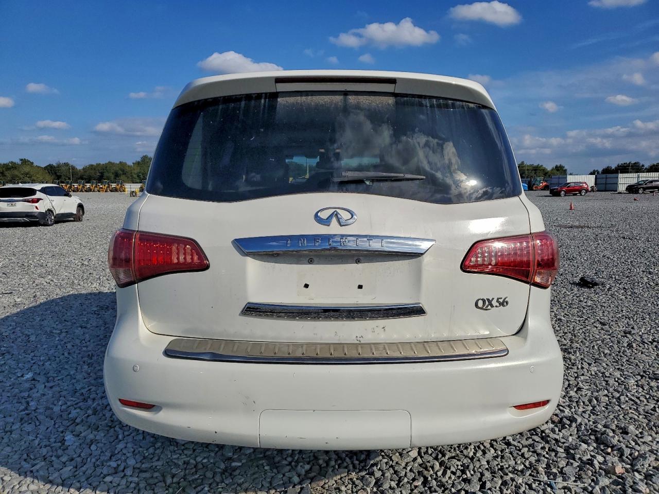 2012 INFINITI QX56 photo 11