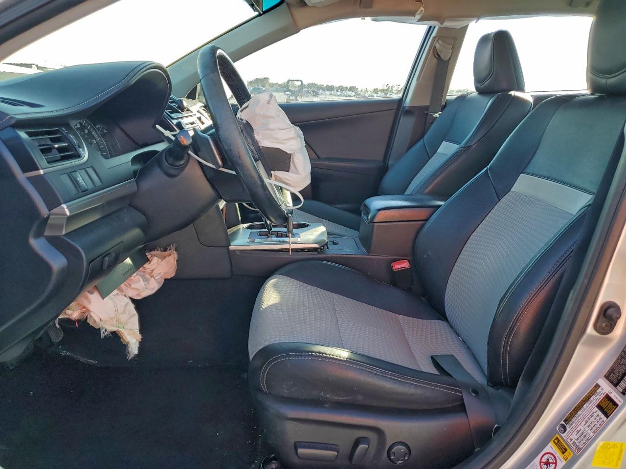 2014 TOYOTA CAMRY L photo 13