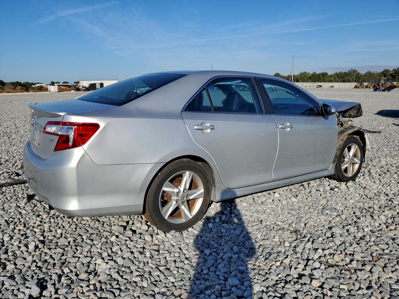 2014 TOYOTA CAMRY L photo 5
