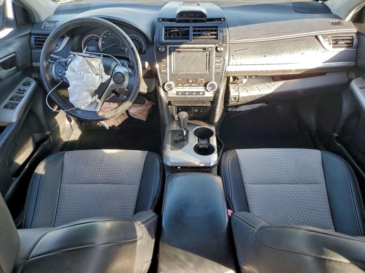 2014 TOYOTA CAMRY L photo 15