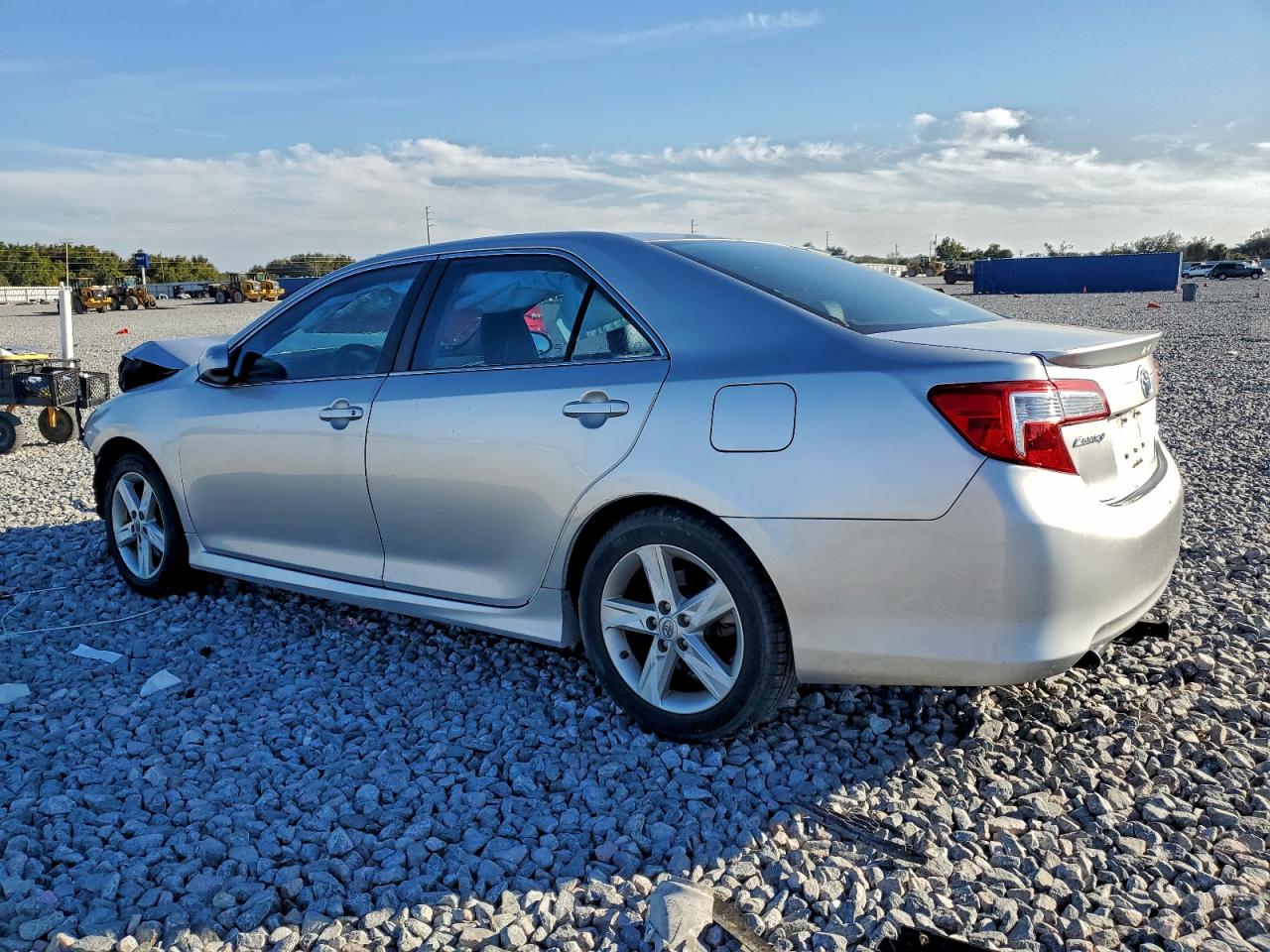 2014 TOYOTA CAMRY L photo 3