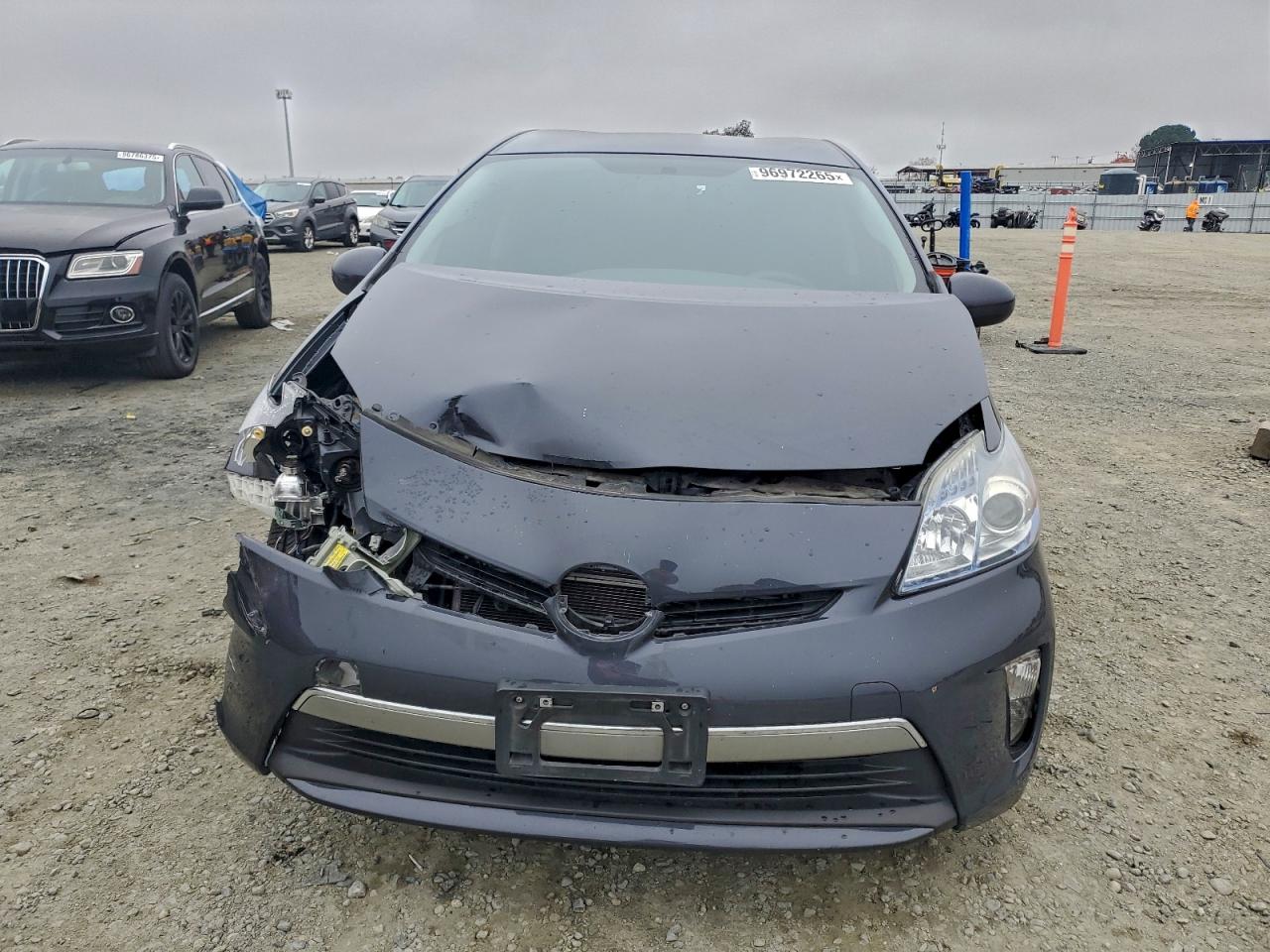 2014 TOYOTA PRIUS PLUG-IN photo 5