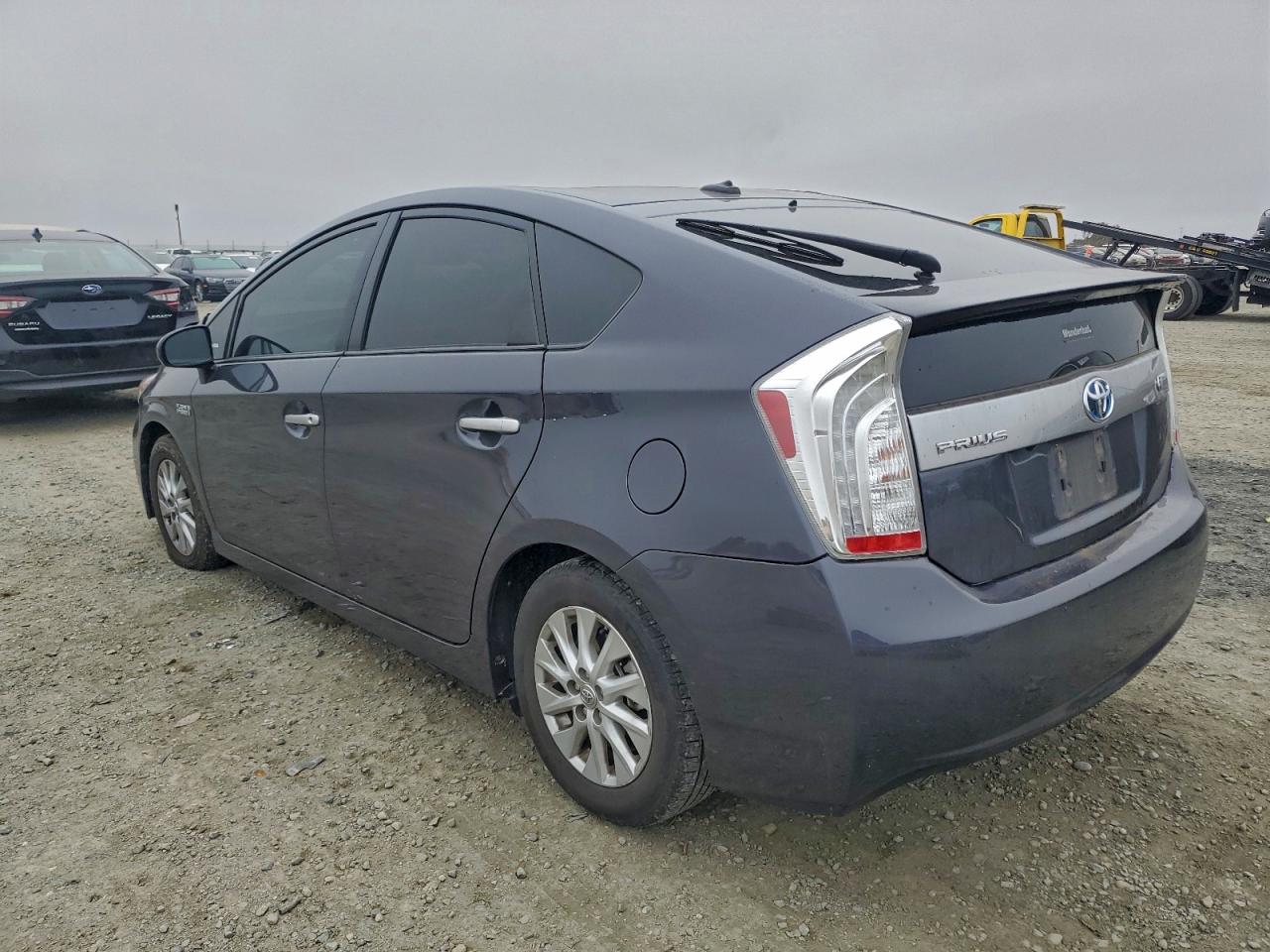 2014 TOYOTA PRIUS PLUG-IN photo 2