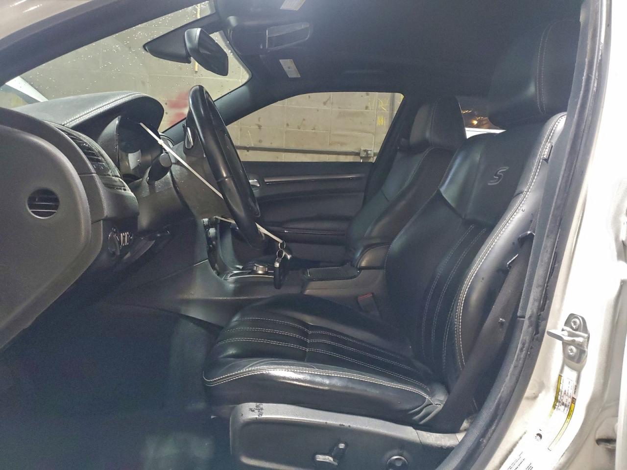 2015 CHRYSLER 300 S photo 13