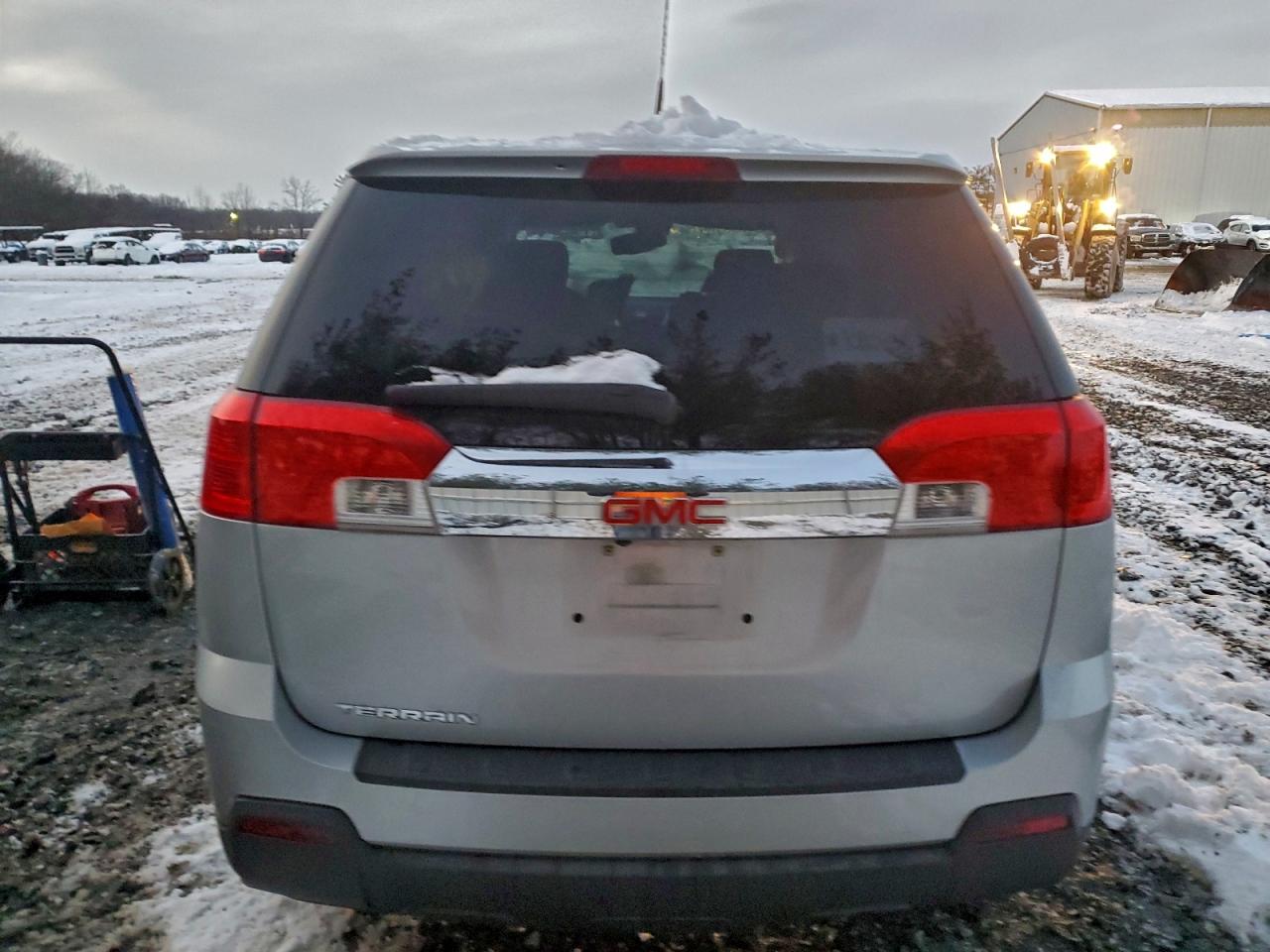 2011 GMC TERRAIN SLE photo 6