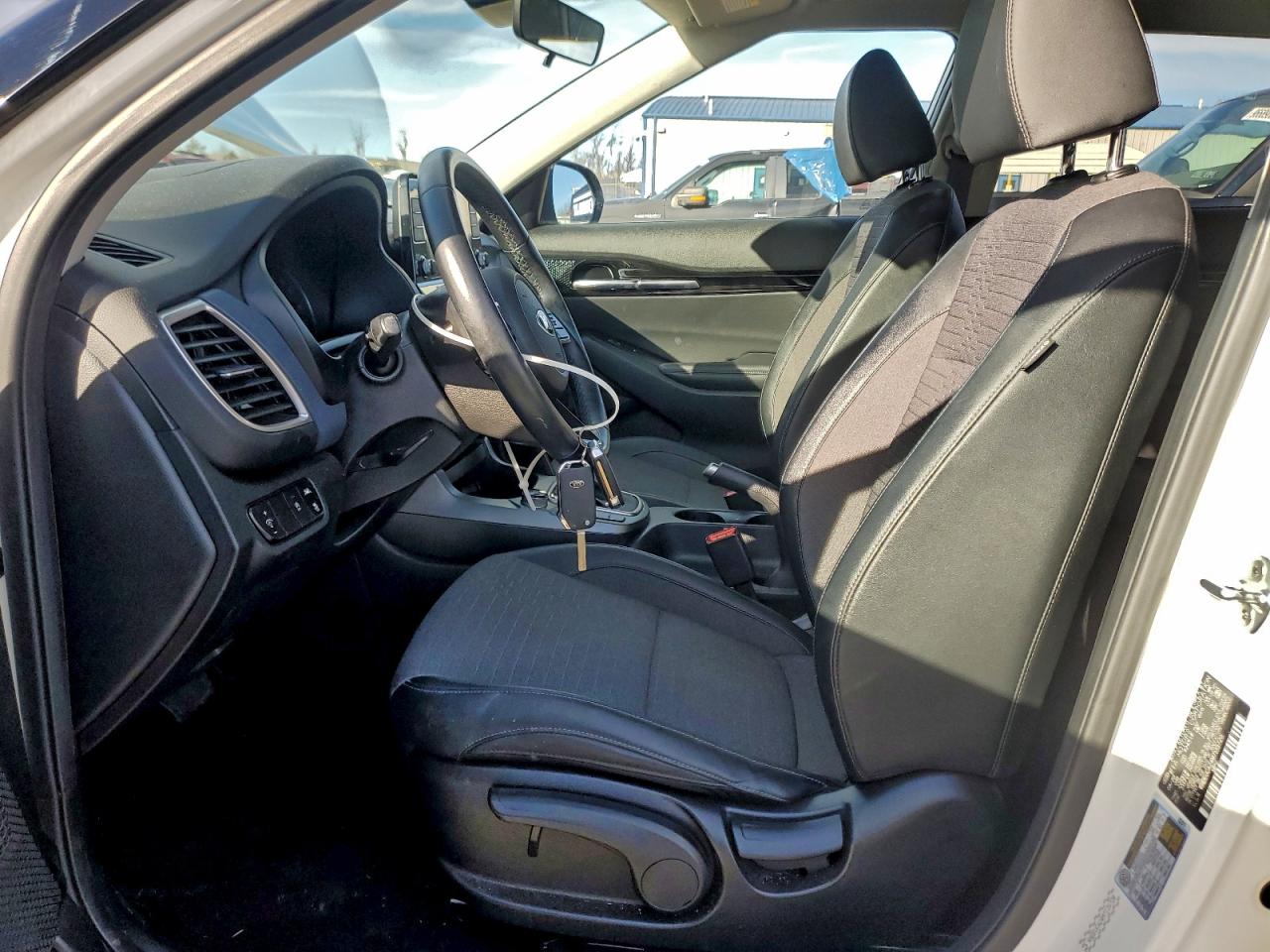 2021 KIA SELTOS S photo 7