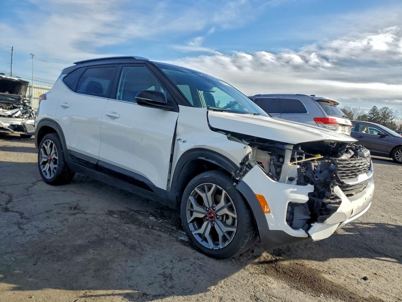 2021 KIA SELTOS S photo 4