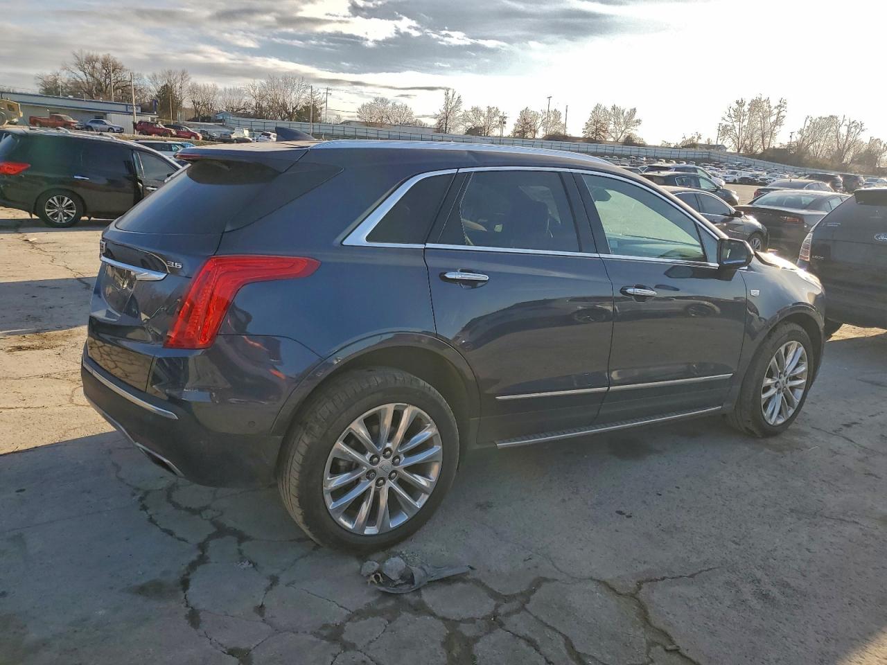 2018 CADILLAC XT5 PLATINUM photo 3