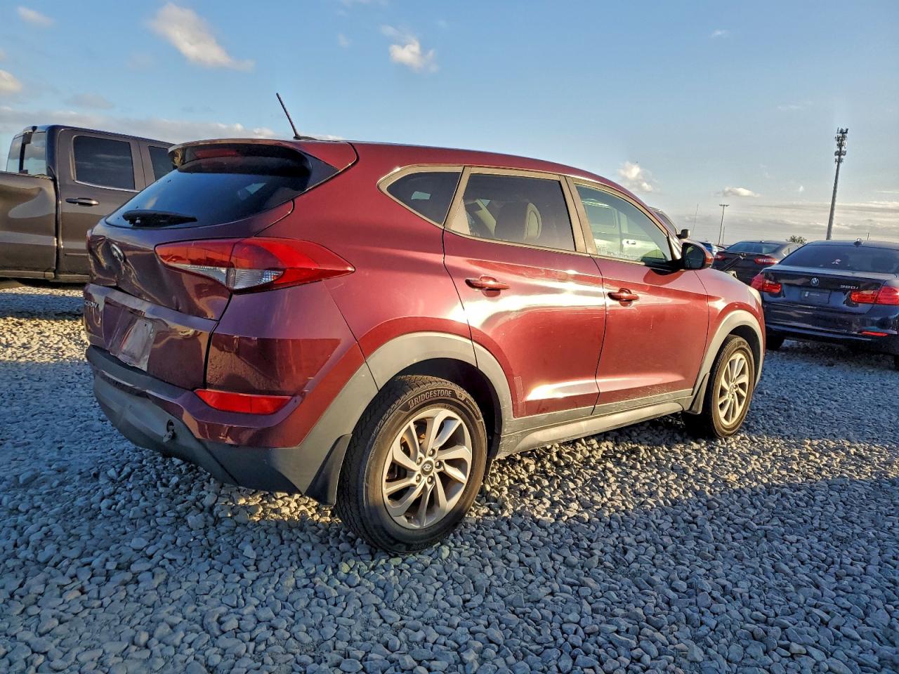2017 HYUNDAI TUCSON SE photo 3